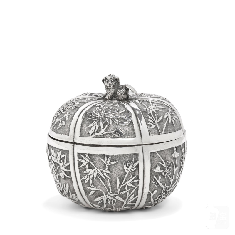 清 銀製竹菊梅小蓋盒 | A CHINESE EXPORT SILVER CIRCULAR BOX AND COVER